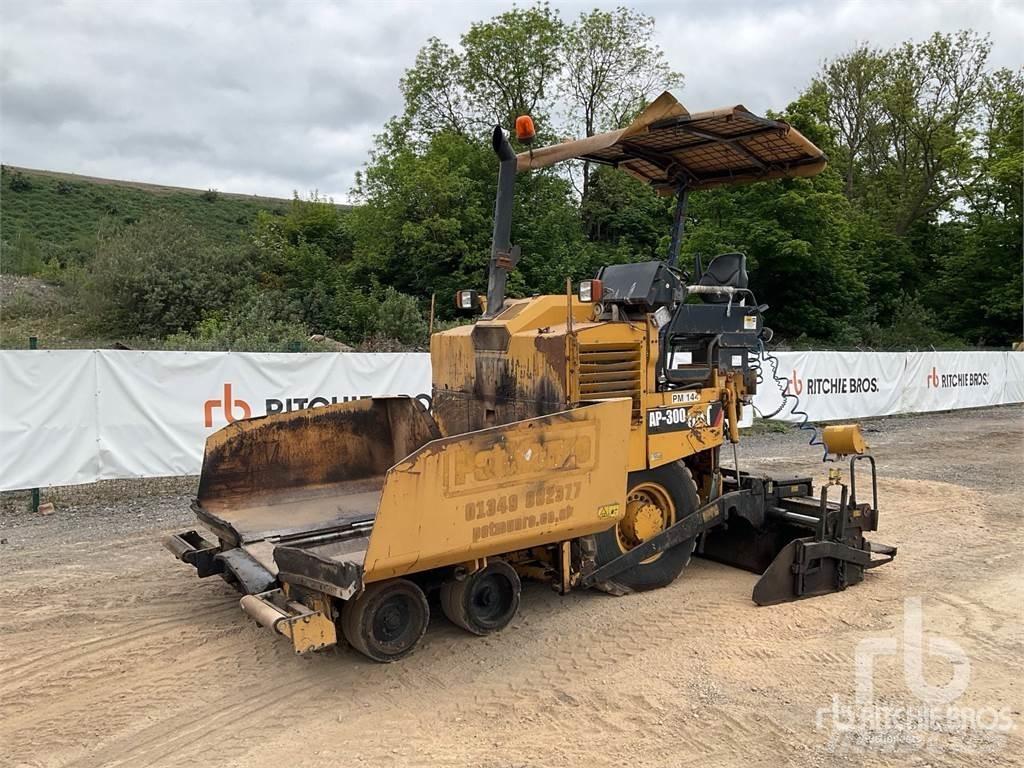 CAT AP300D Finišery
