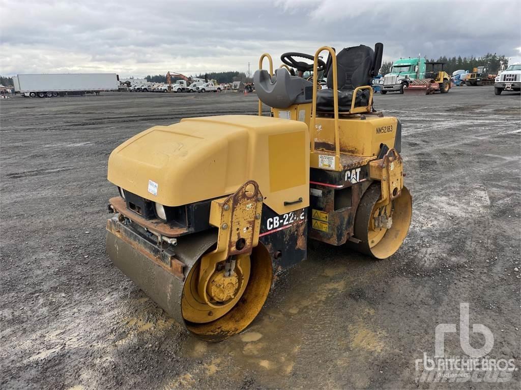 CAT CB-244E Tandemové válce