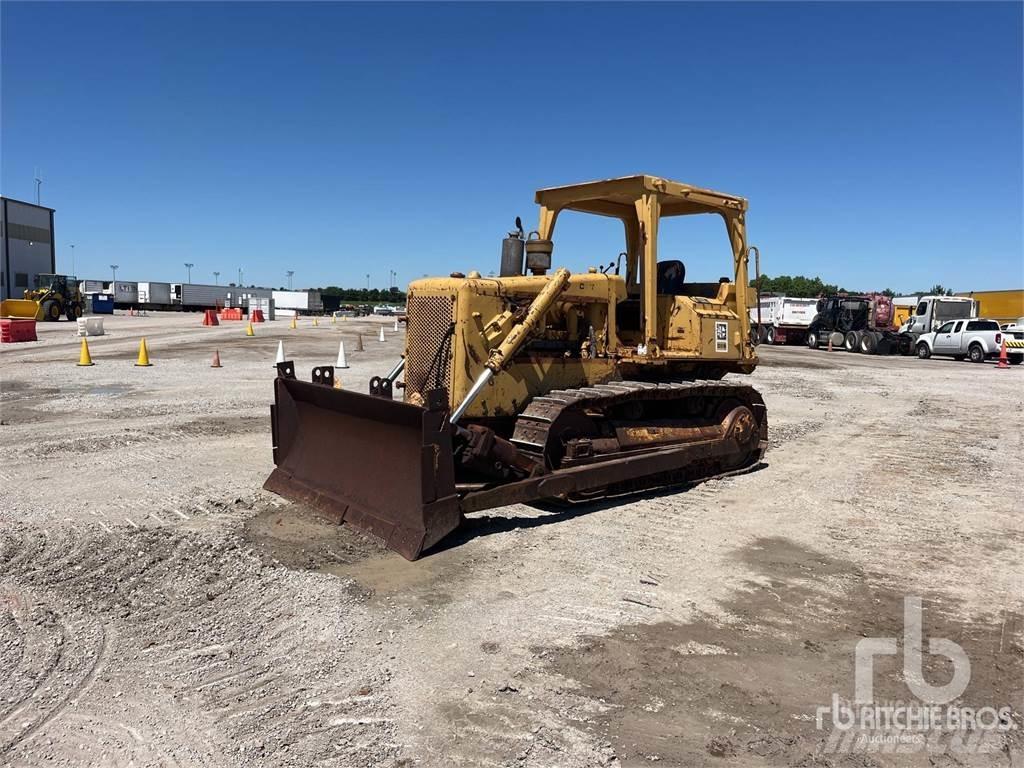CAT D5B Pásové dozery