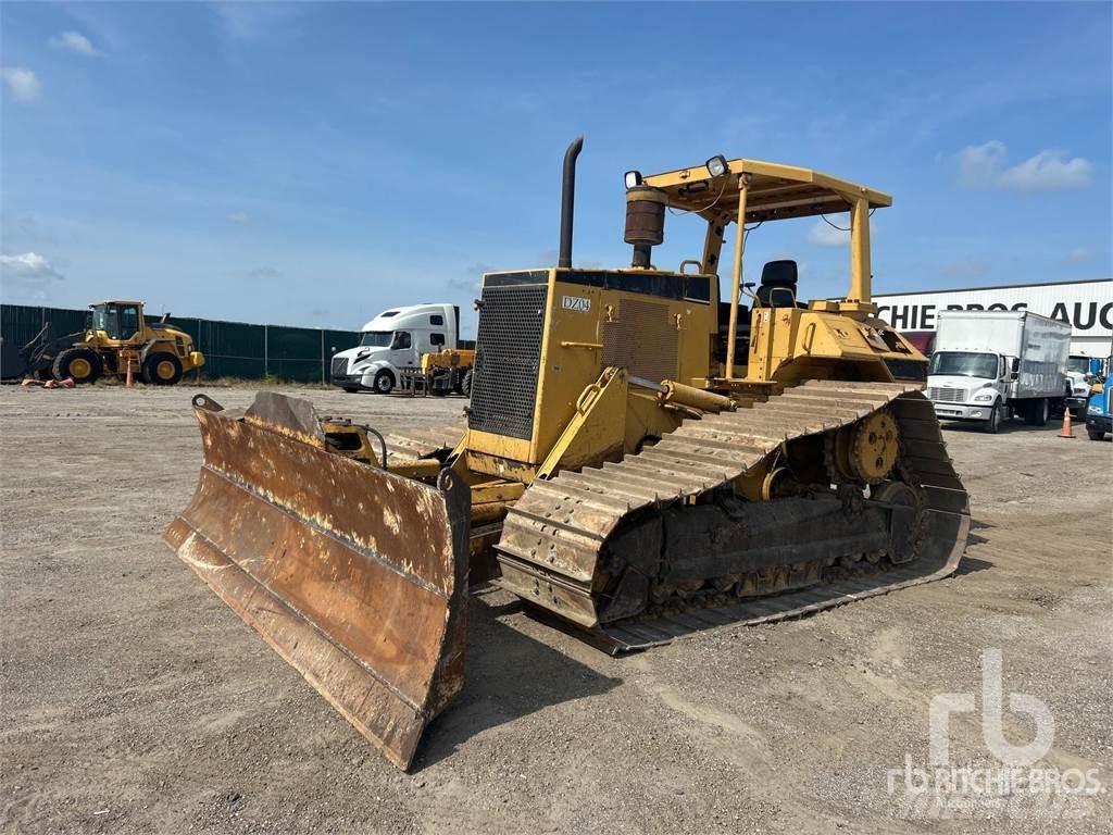 CAT D6M Pásové dozery