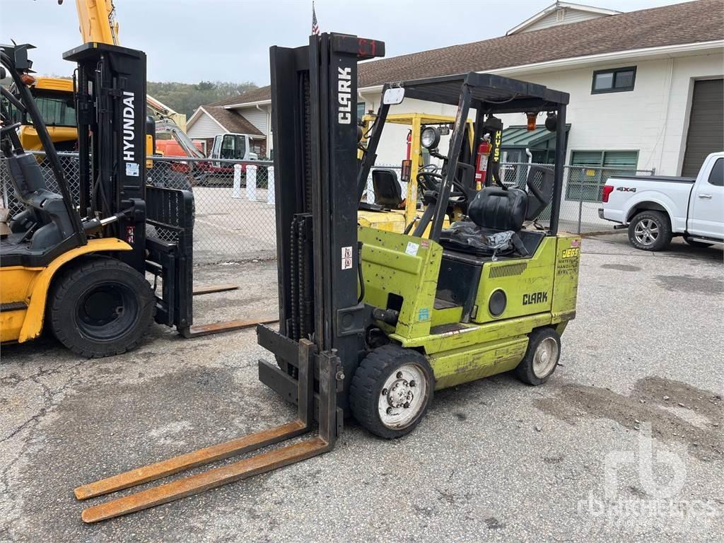Clark GCX30E Dieselové vozíky