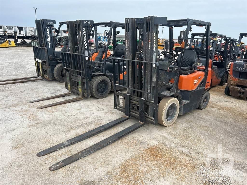 Doosan G25G Dieselové vozíky