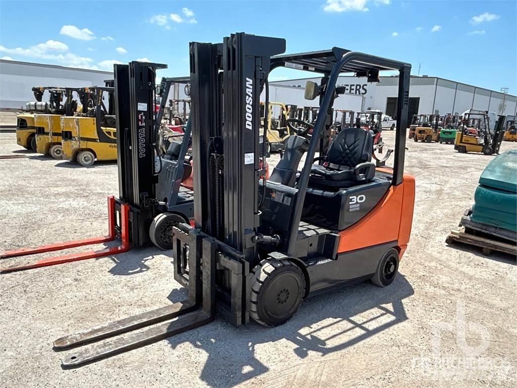 Doosan GC30E-5 Dieselové vozíky