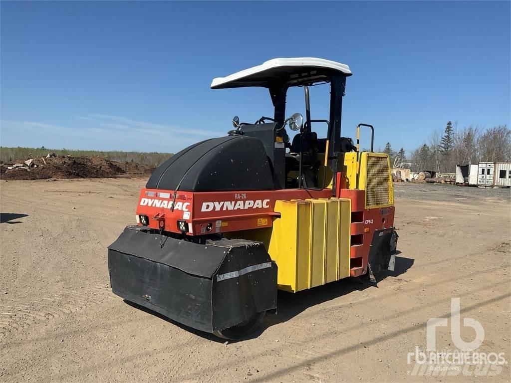 Dynapac CP142 Tahačové válce