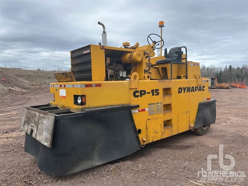 Dynapac CP15 Tahačové válce
