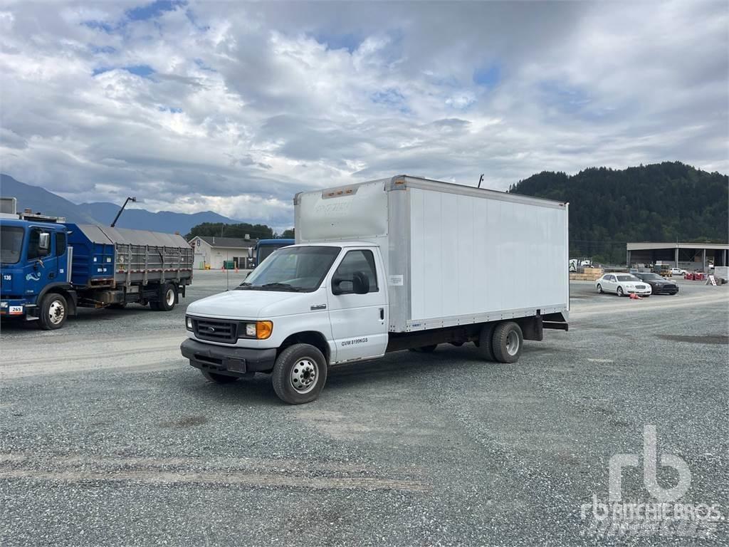Ford E-350 Dodávky