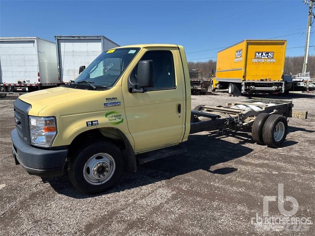 Ford E-450 Nákladní vozidlo bez nástavby