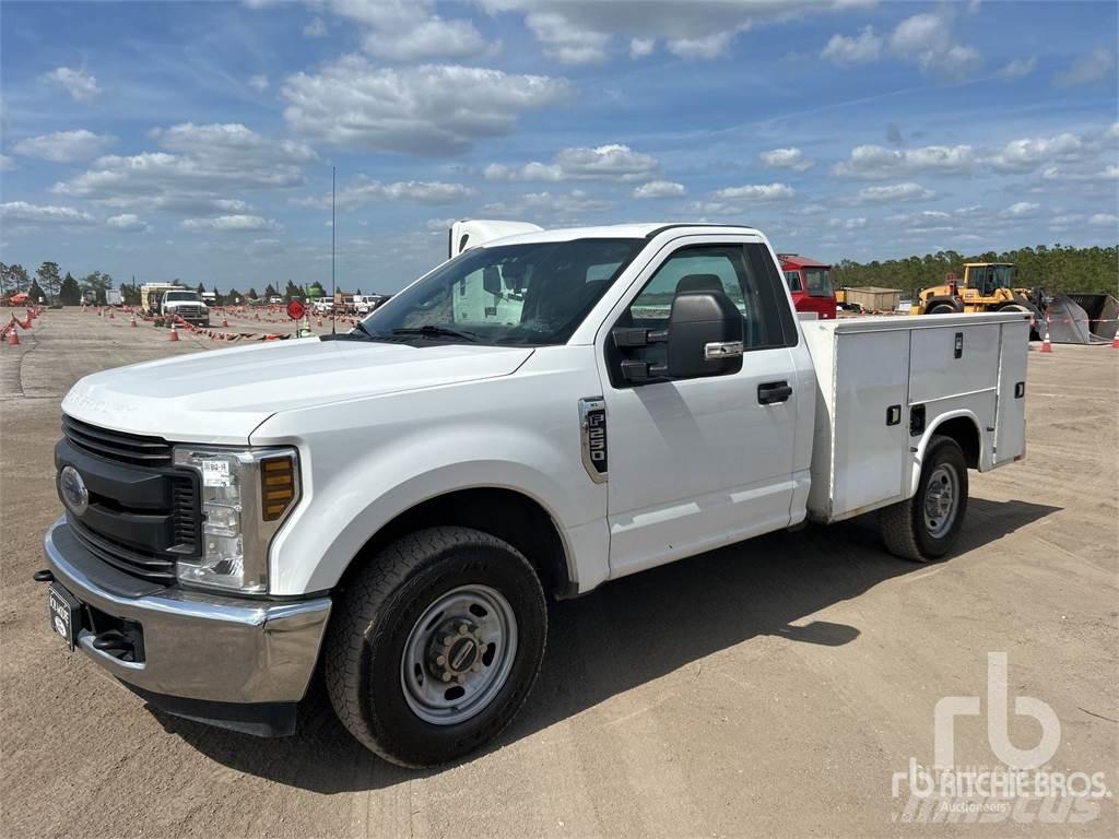 Ford F-250 Komunální / Multi-užitková vozidla