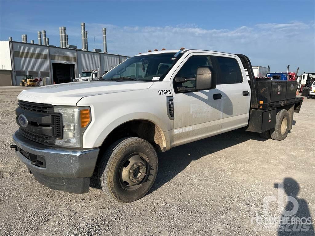 Ford F-350 Komunální / Multi-užitková vozidla