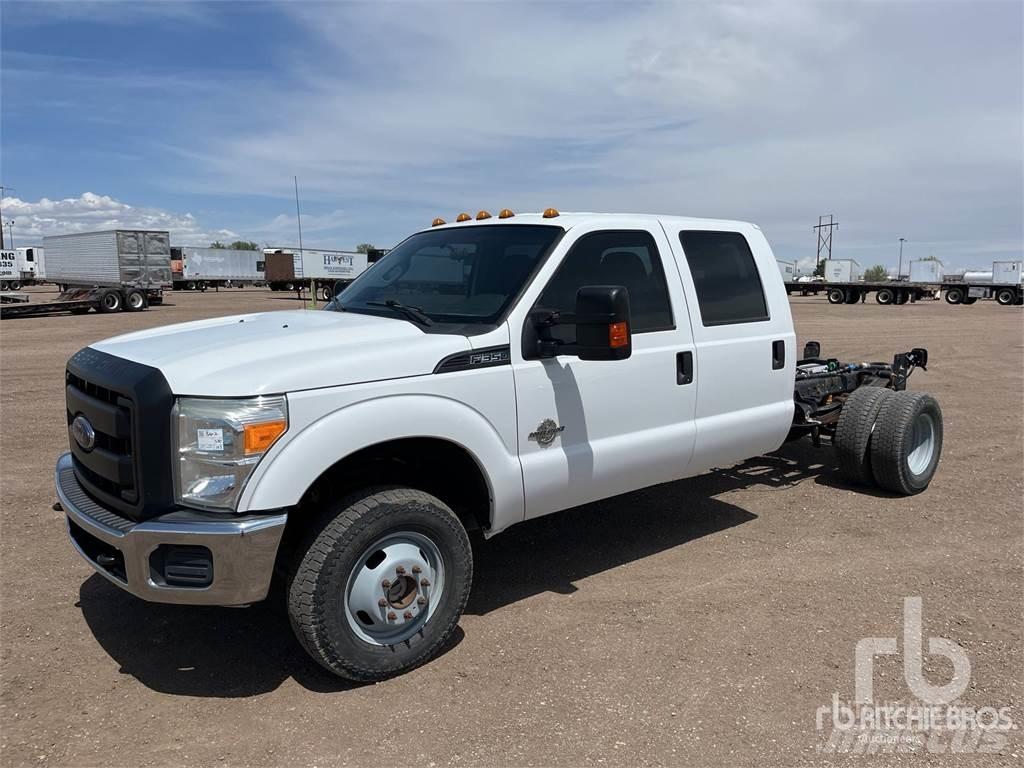 Ford F-350 Nákladní vozidlo bez nástavby