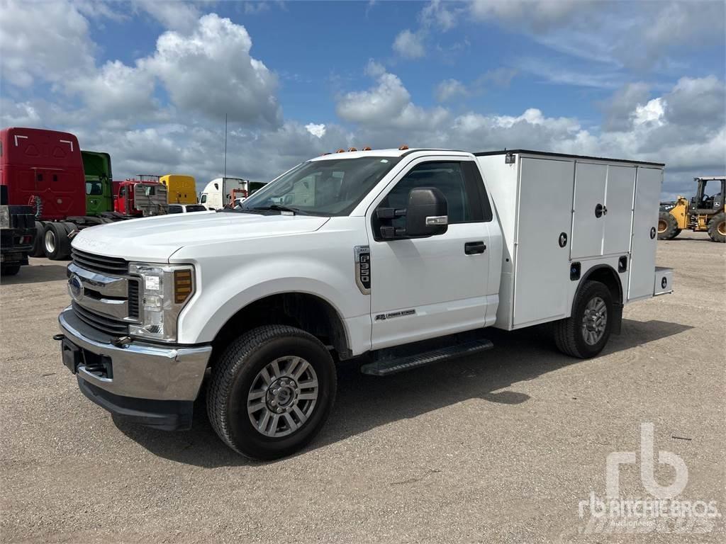 Ford F-350 Komunální / Multi-užitková vozidla