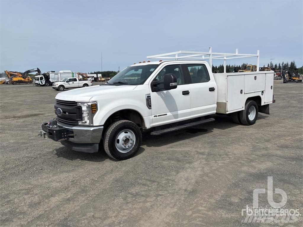 Ford F-350 Komunální / Multi-užitková vozidla