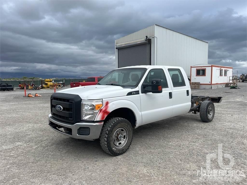 Ford F-350 Nákladní vozidlo bez nástavby