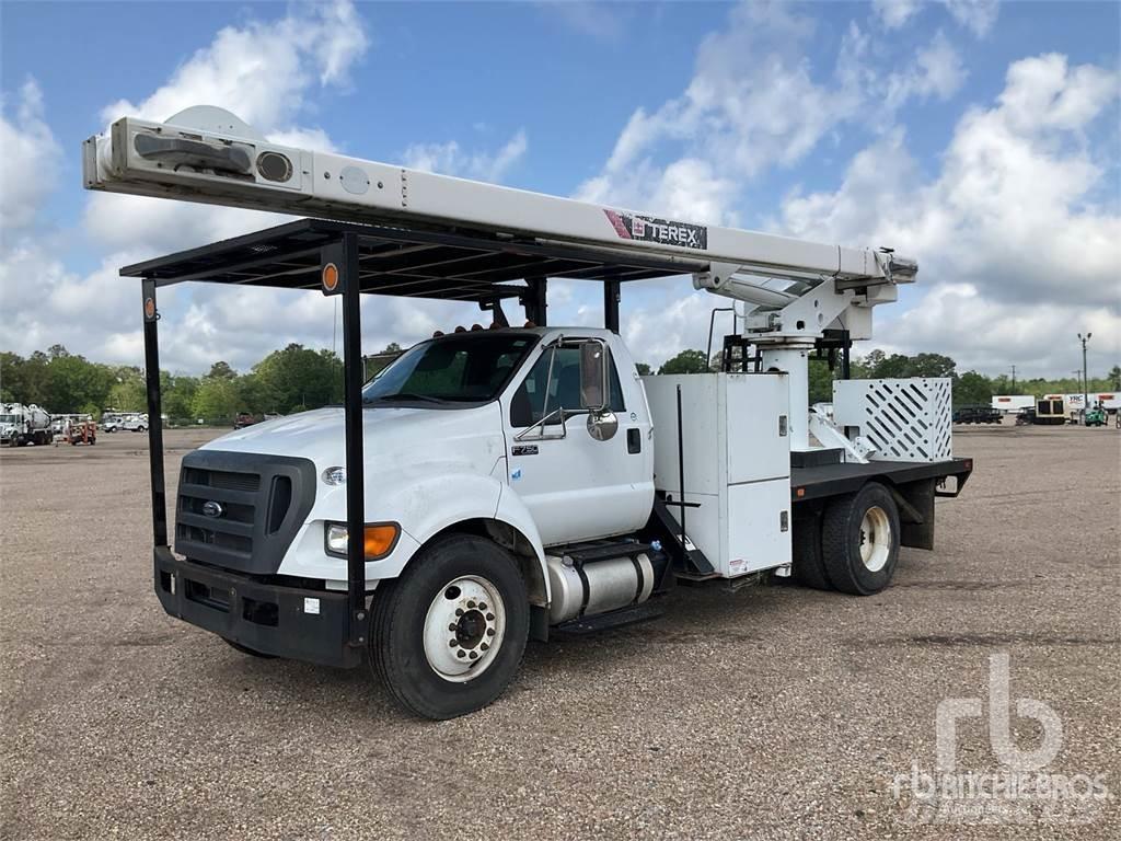 Ford F-750 Přívěsové plošiny