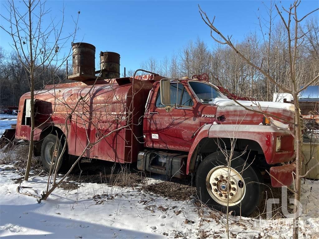 Ford F7000 Cisternové vozy