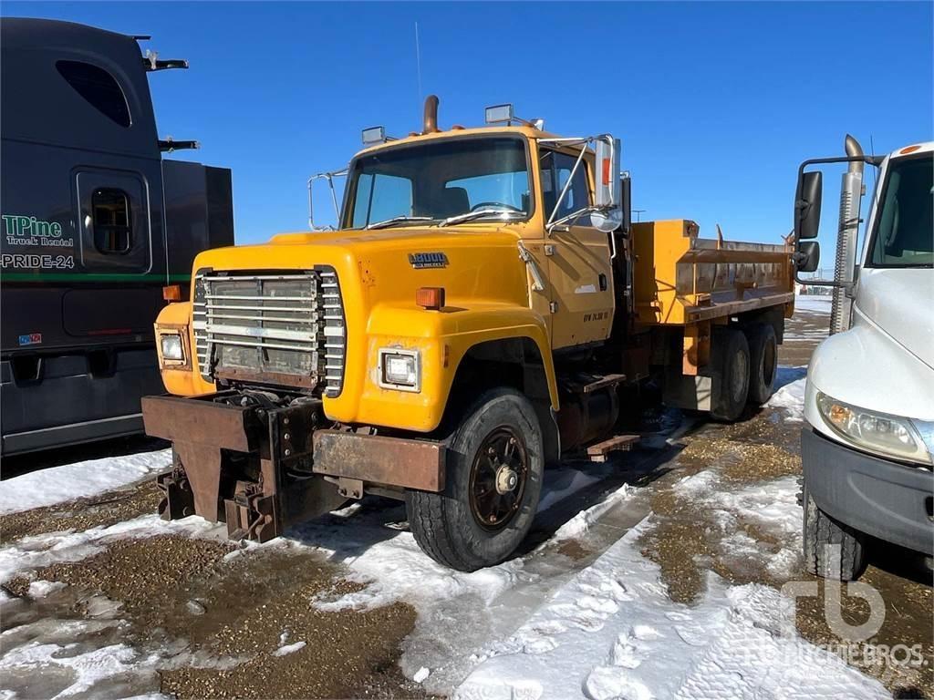 Ford L8000 Sklápěče