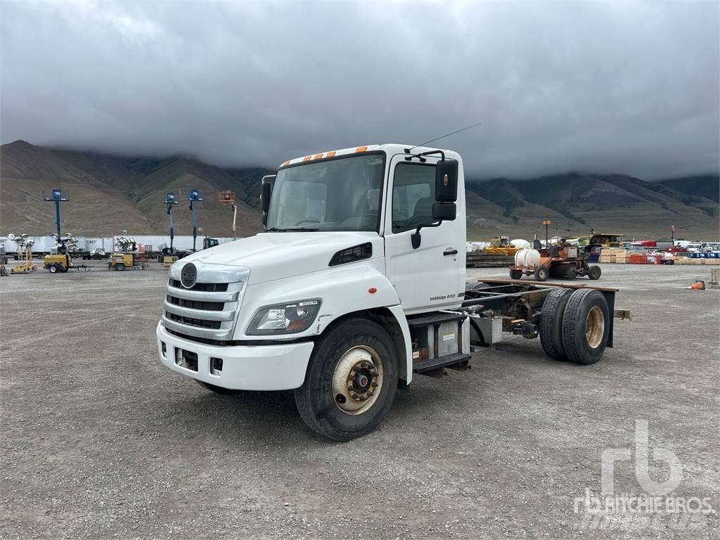 Hino 268 Nákladní vozidlo bez nástavby