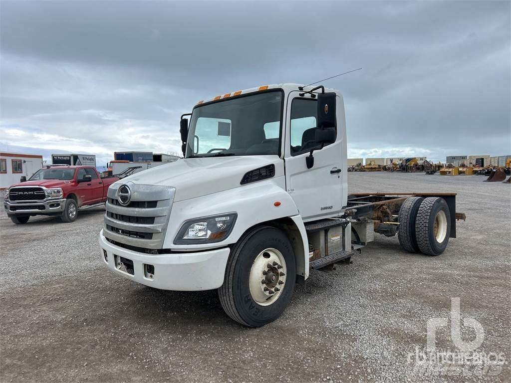 Hino 268 Nákladní vozidlo bez nástavby