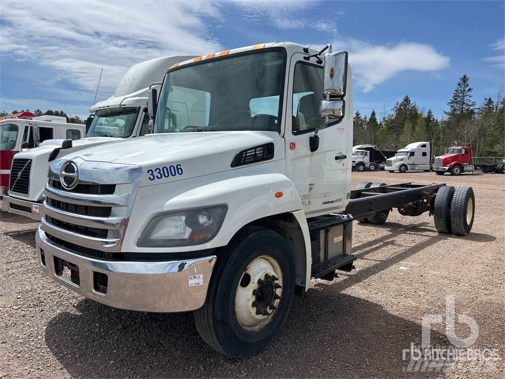 Hino 338 Nákladní vozidlo bez nástavby