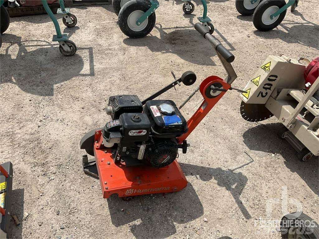 Husqvarna MG8 Drtiče asfaltu
