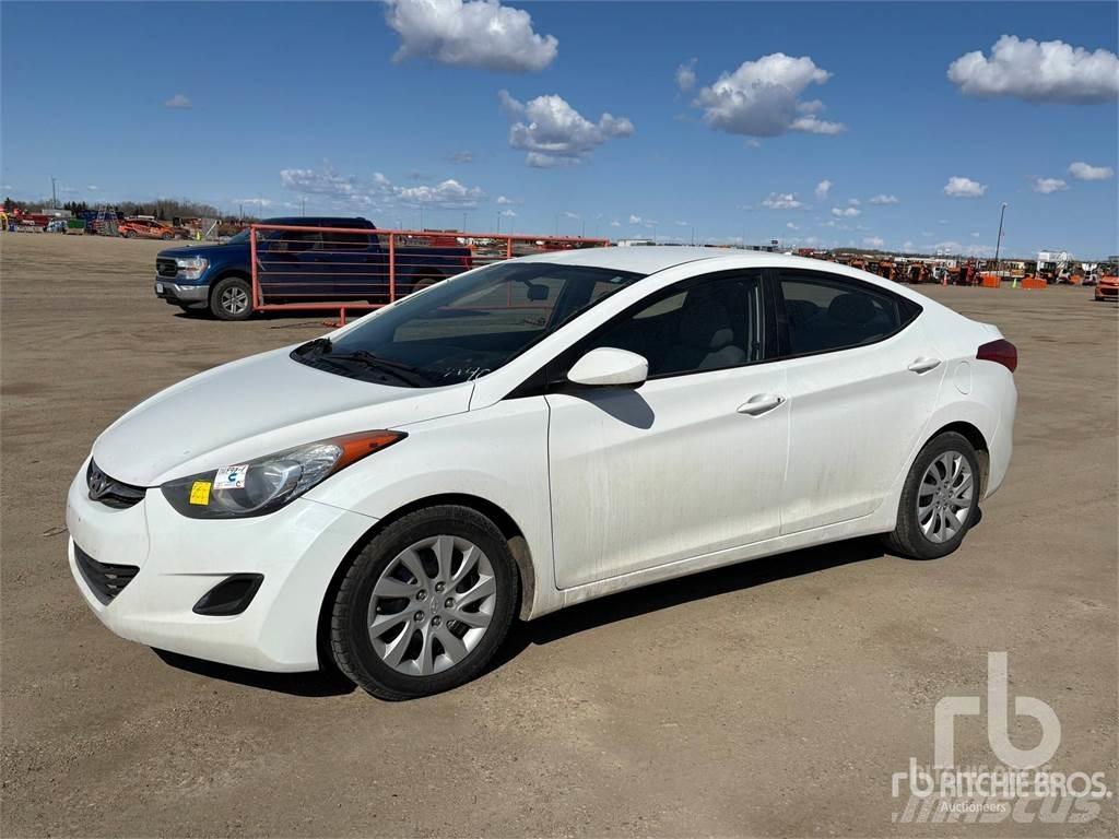 Hyundai ELANTRA Osobní vozy