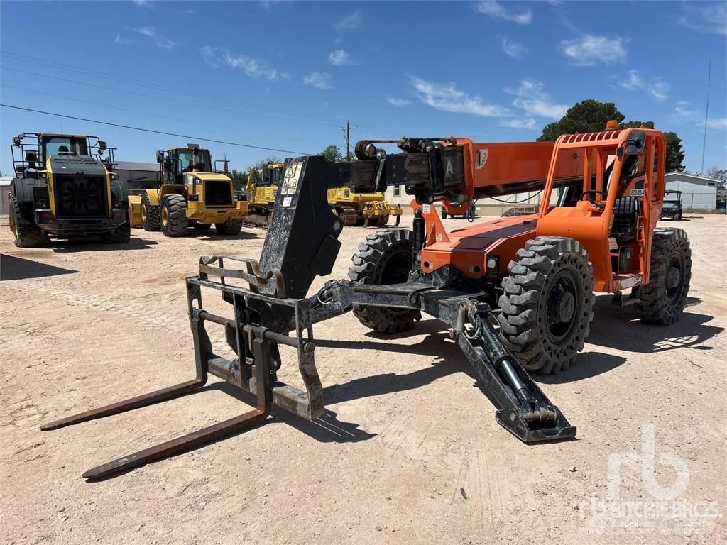 JLG 10054 Teleskopické manipulátory
