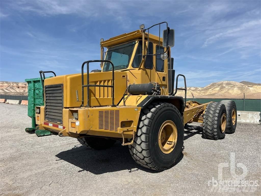 John Deere 300C Nákladní vozidlo bez nástavby