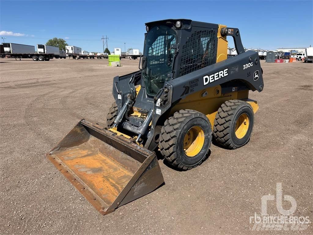 John Deere 330G Smykem řízené nakladače