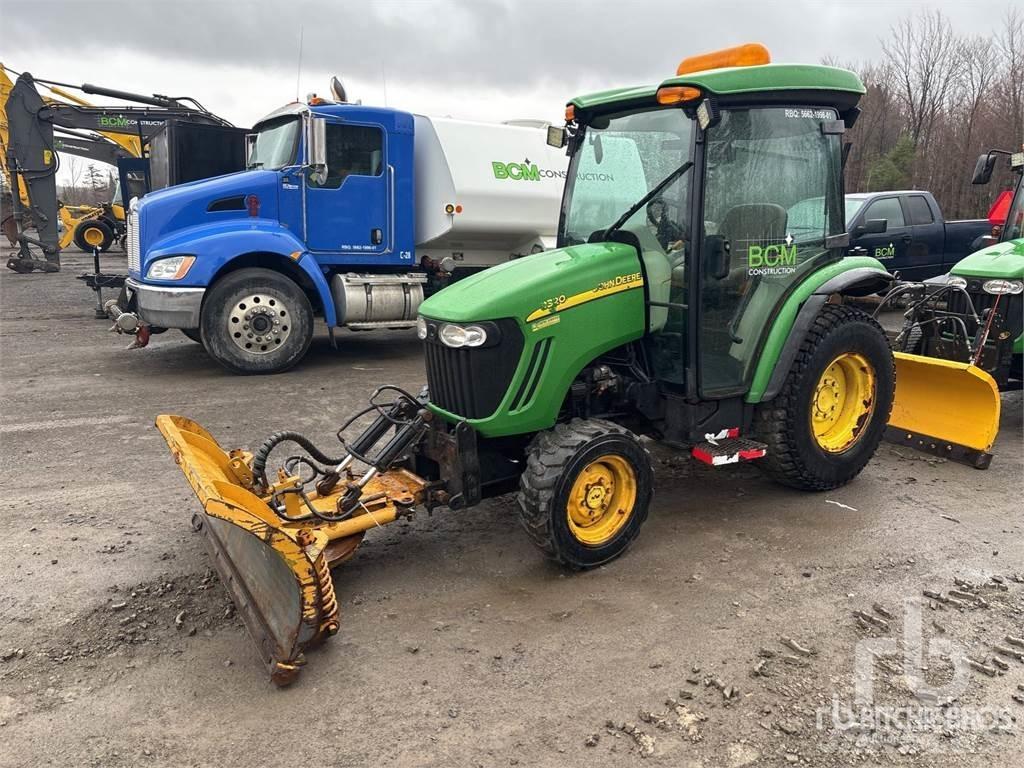 John Deere 3320 Kompaktní traktory