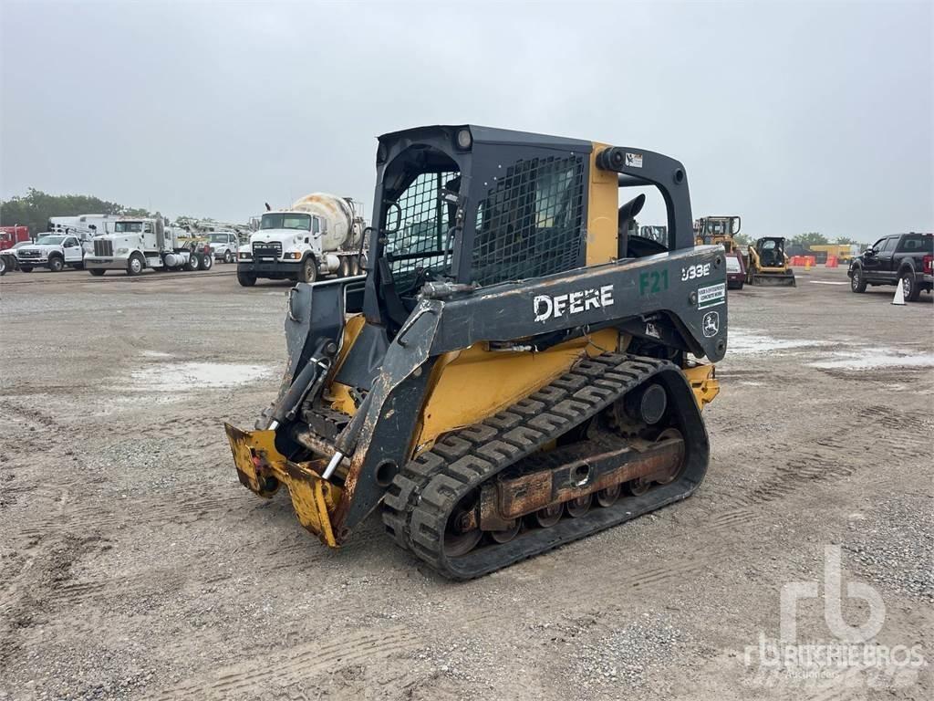 John Deere 333E Smykem řízené nakladače