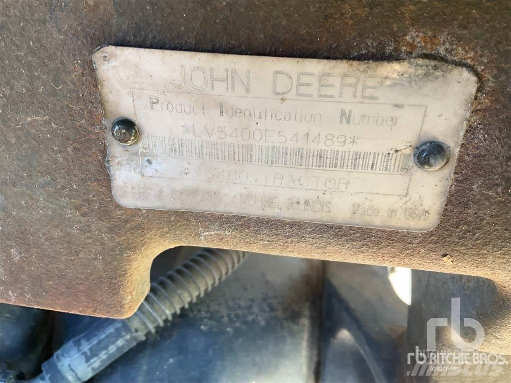John Deere 5400 Traktory