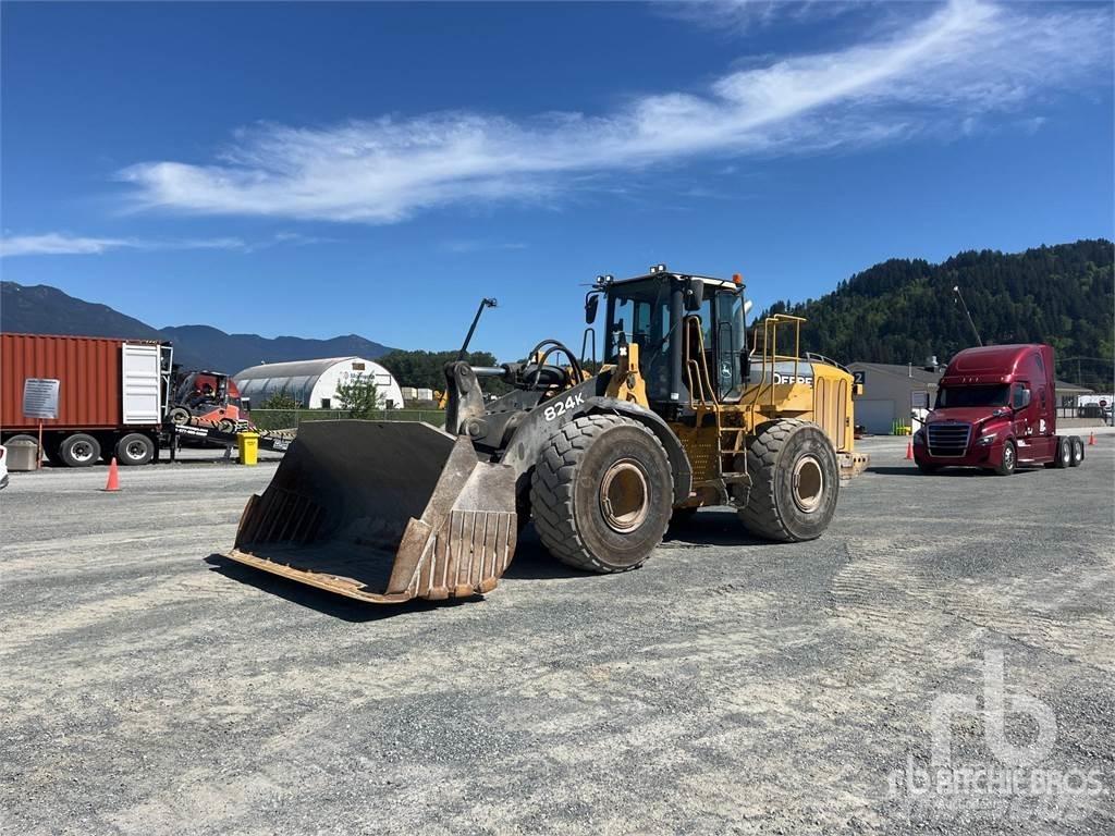 John Deere 824K Kolové nakladače