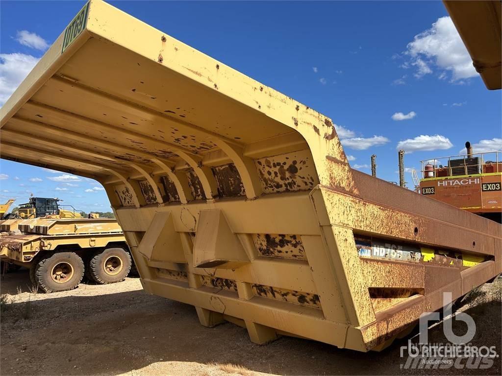 Komatsu HD785 Kabiny a interiér