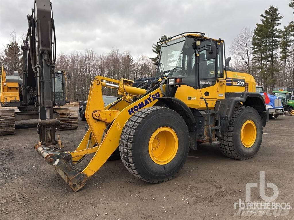 Komatsu WA200-8 Kolové nakladače
