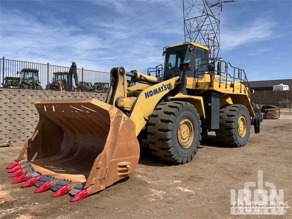Komatsu WA600-8 Kolové nakladače