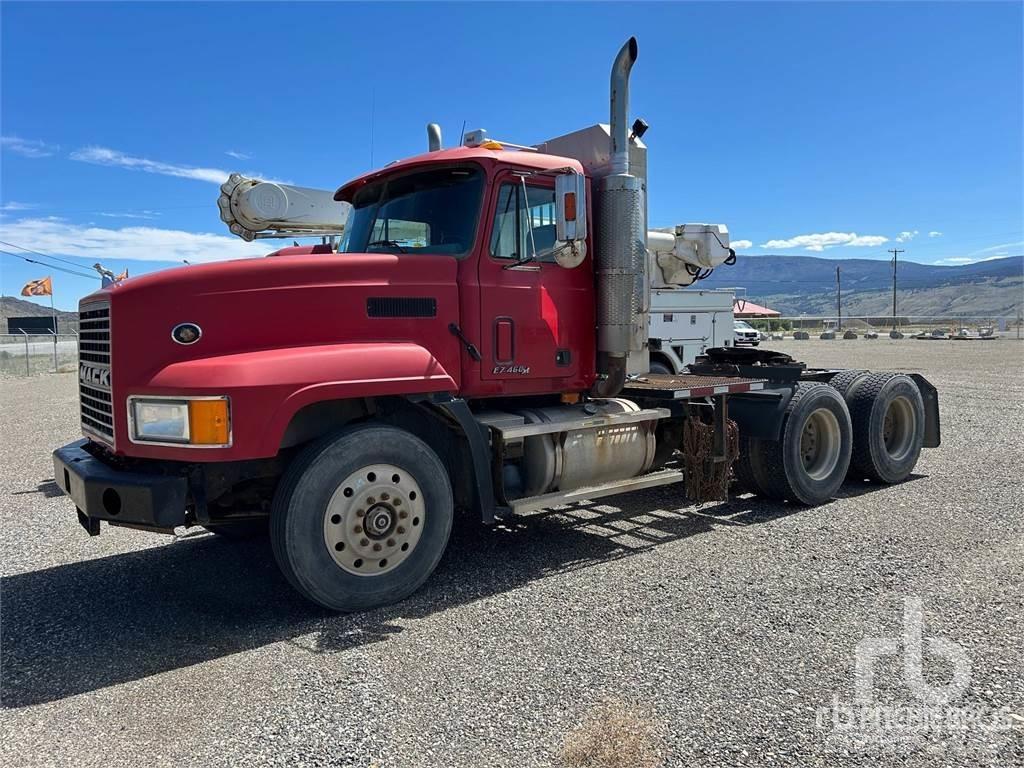 Mack CL713 Tahače
