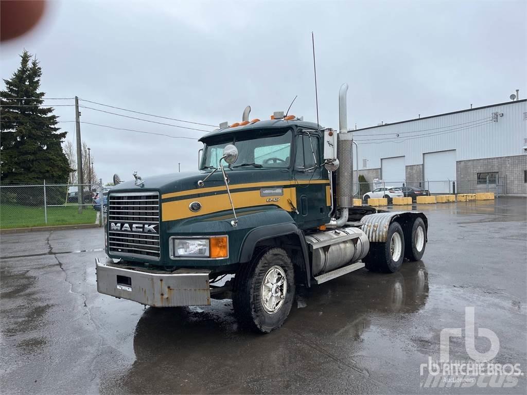 Mack CL713 Tahače