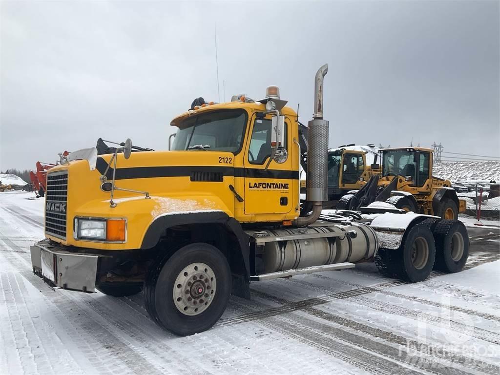 Mack CL733 Tahače