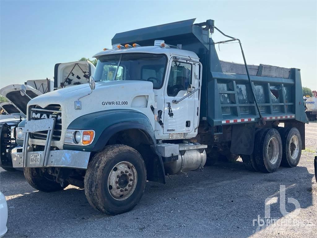 Mack CV713 Sklápěče
