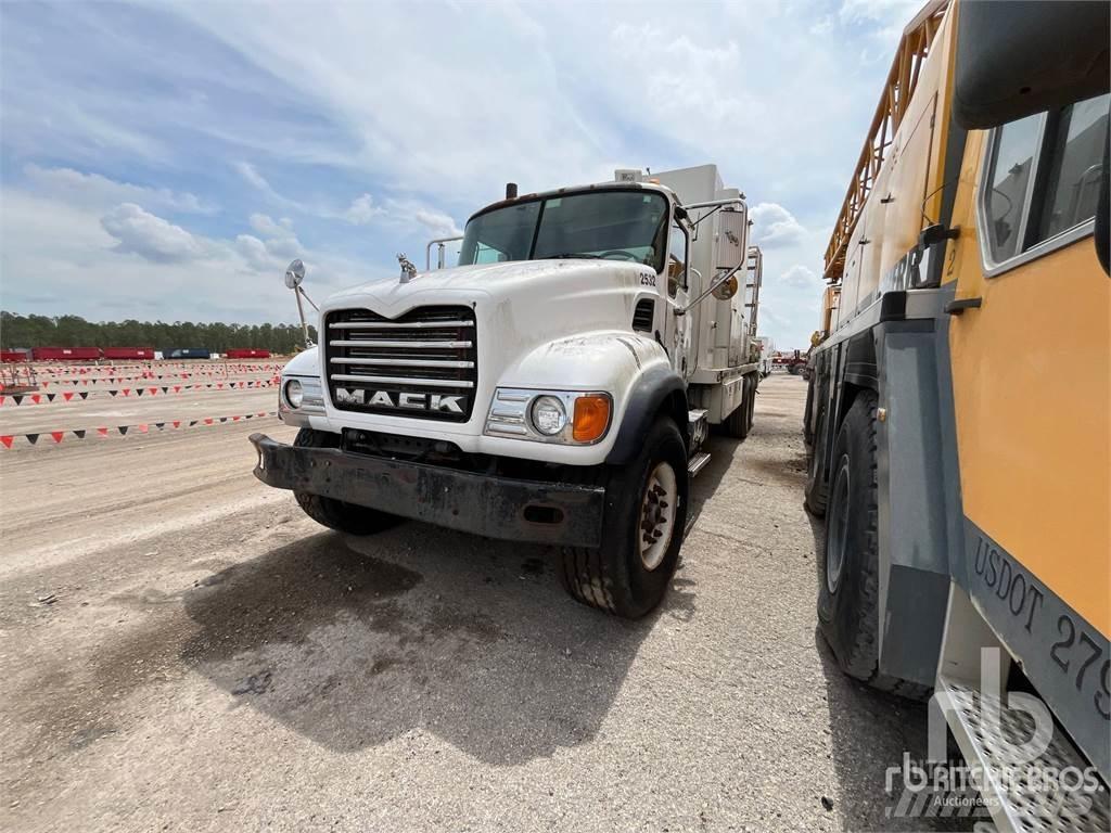 Mack CV713 Komunální / Multi-užitková vozidla