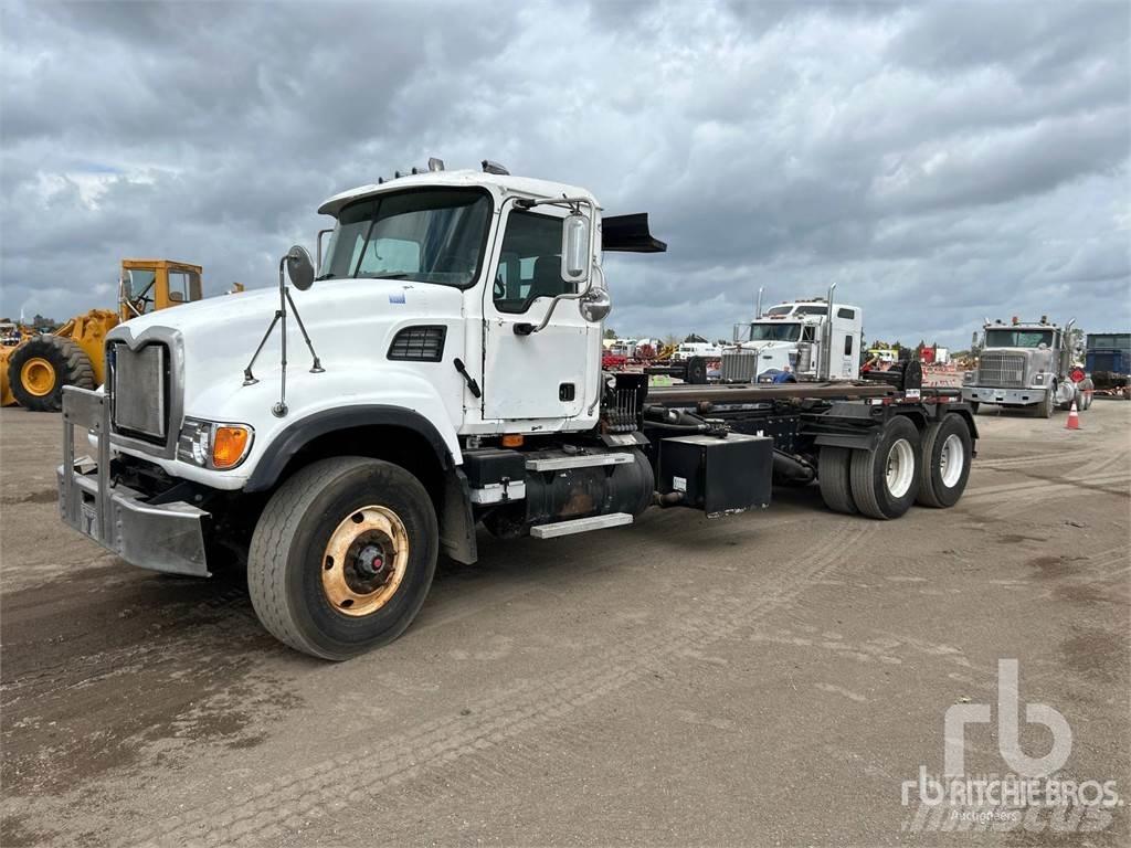 Mack CV713 Lanový nosič kontejnerů