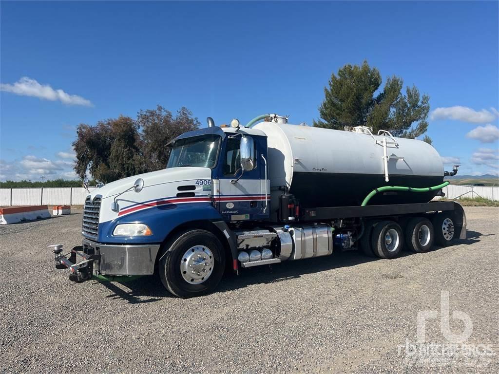 Mack CX613 Cisterny na vodu