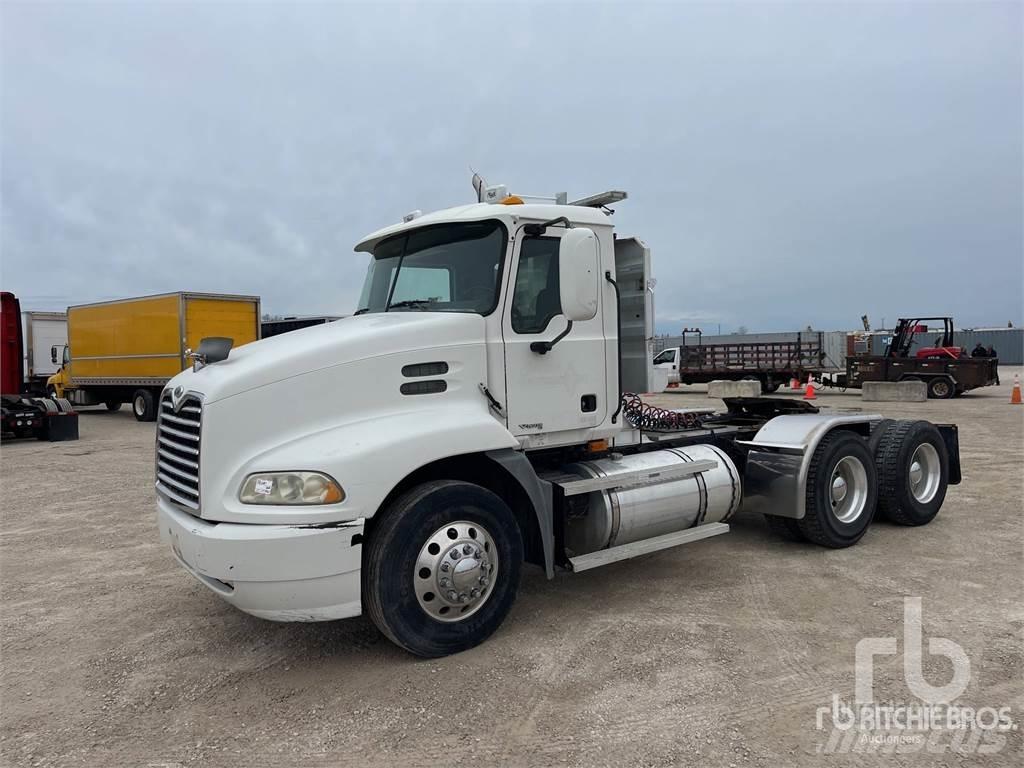 Mack CXN613 Tahače