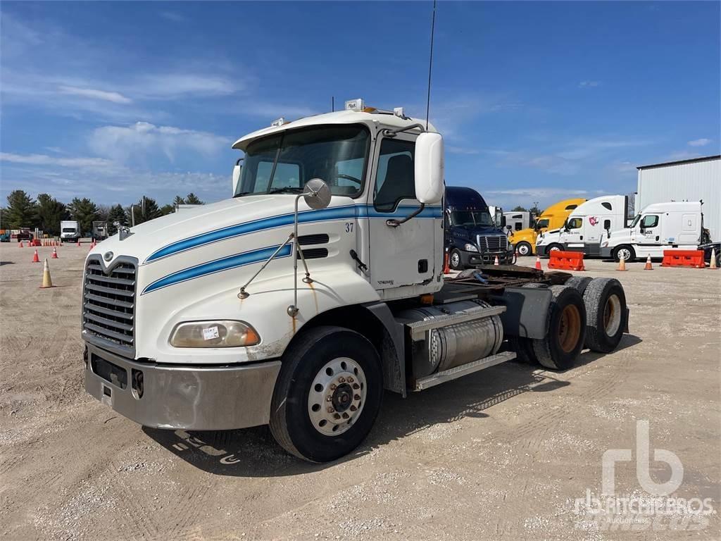 Mack CXN613 Tahače