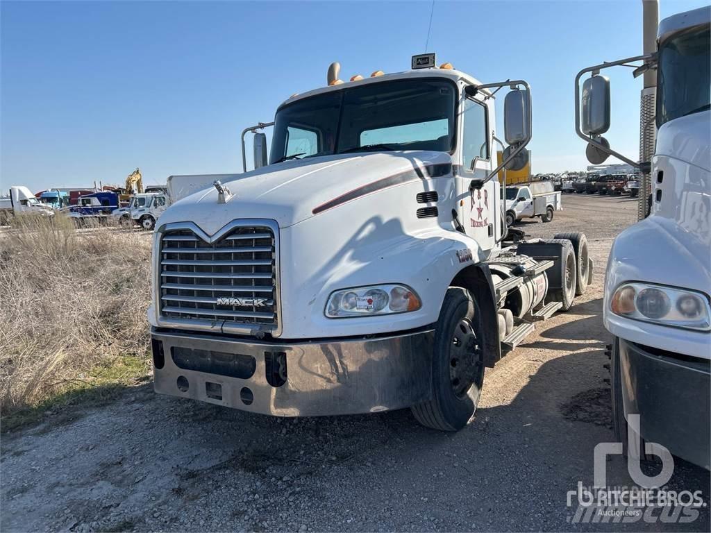Mack CXU613 Tahače