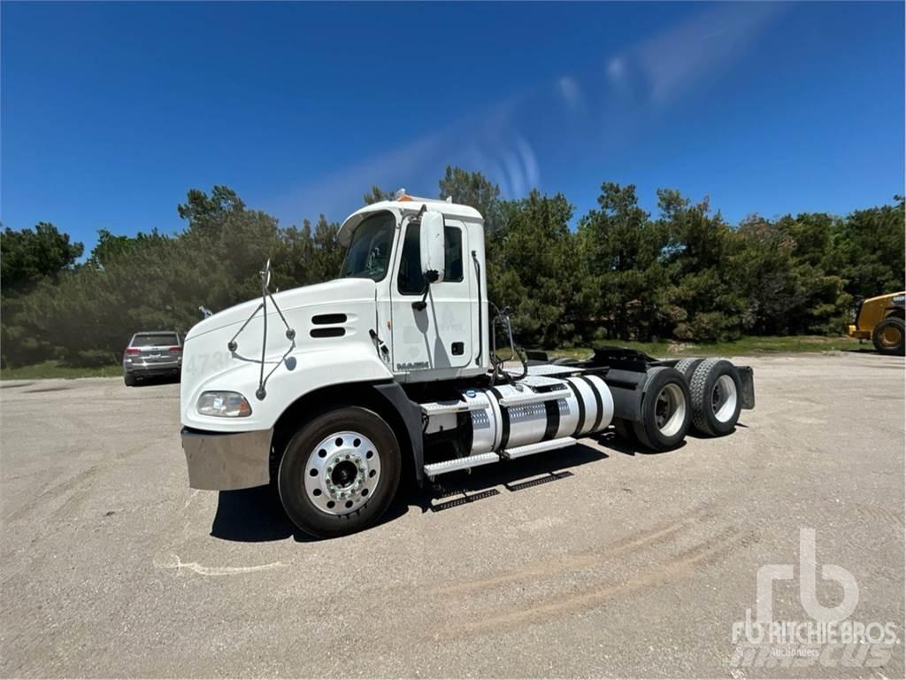 Mack CXU613 Tahače
