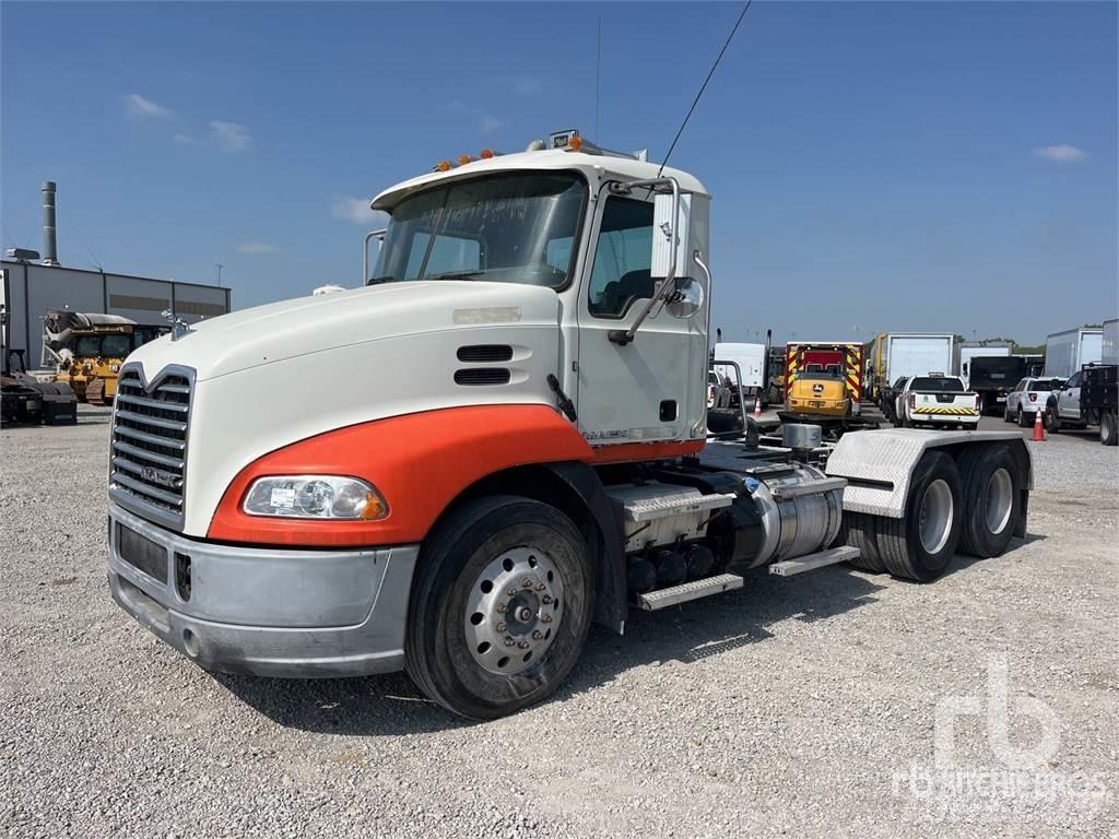 Mack CXU613 Tahače