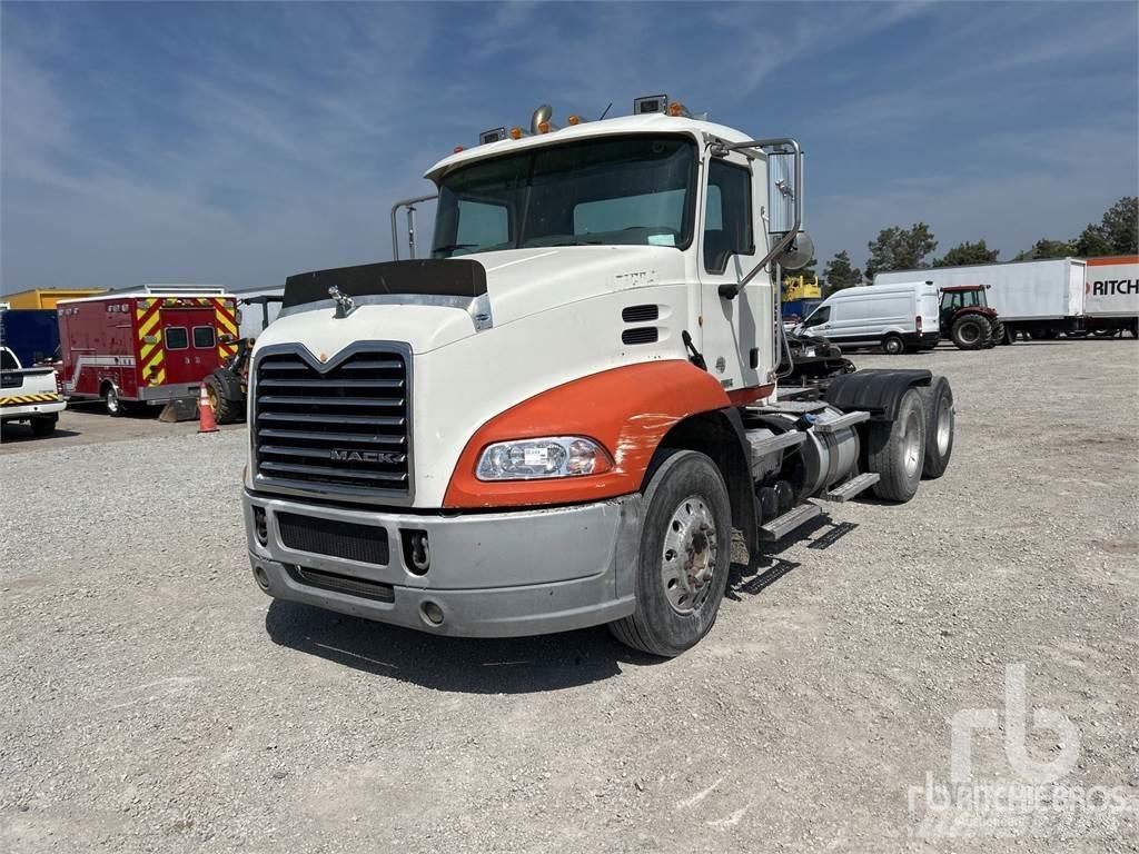 Mack CXU613 Tahače