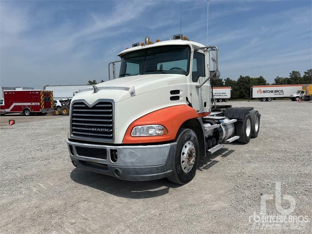 Mack CXU613 Tahače