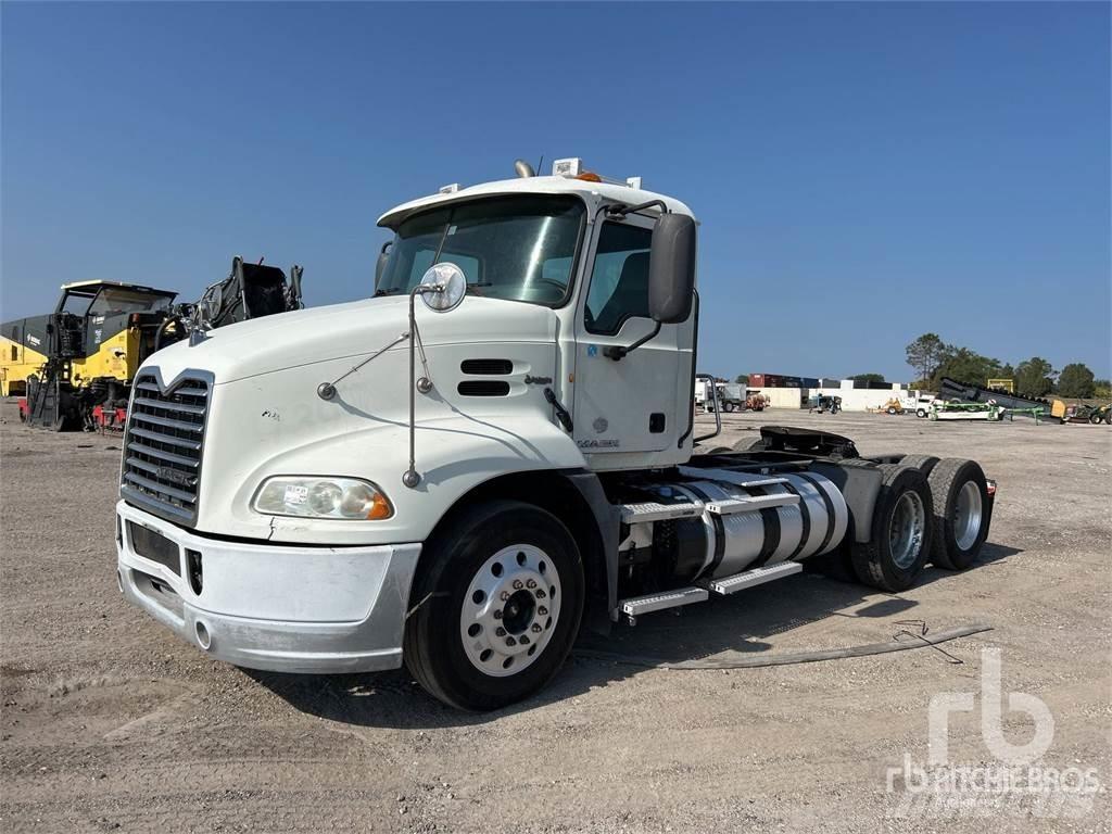 Mack CXU613 Tahače
